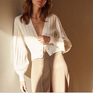 Aritzia Wilfred Women's white/cream Plunge Front Cardigan in size medium